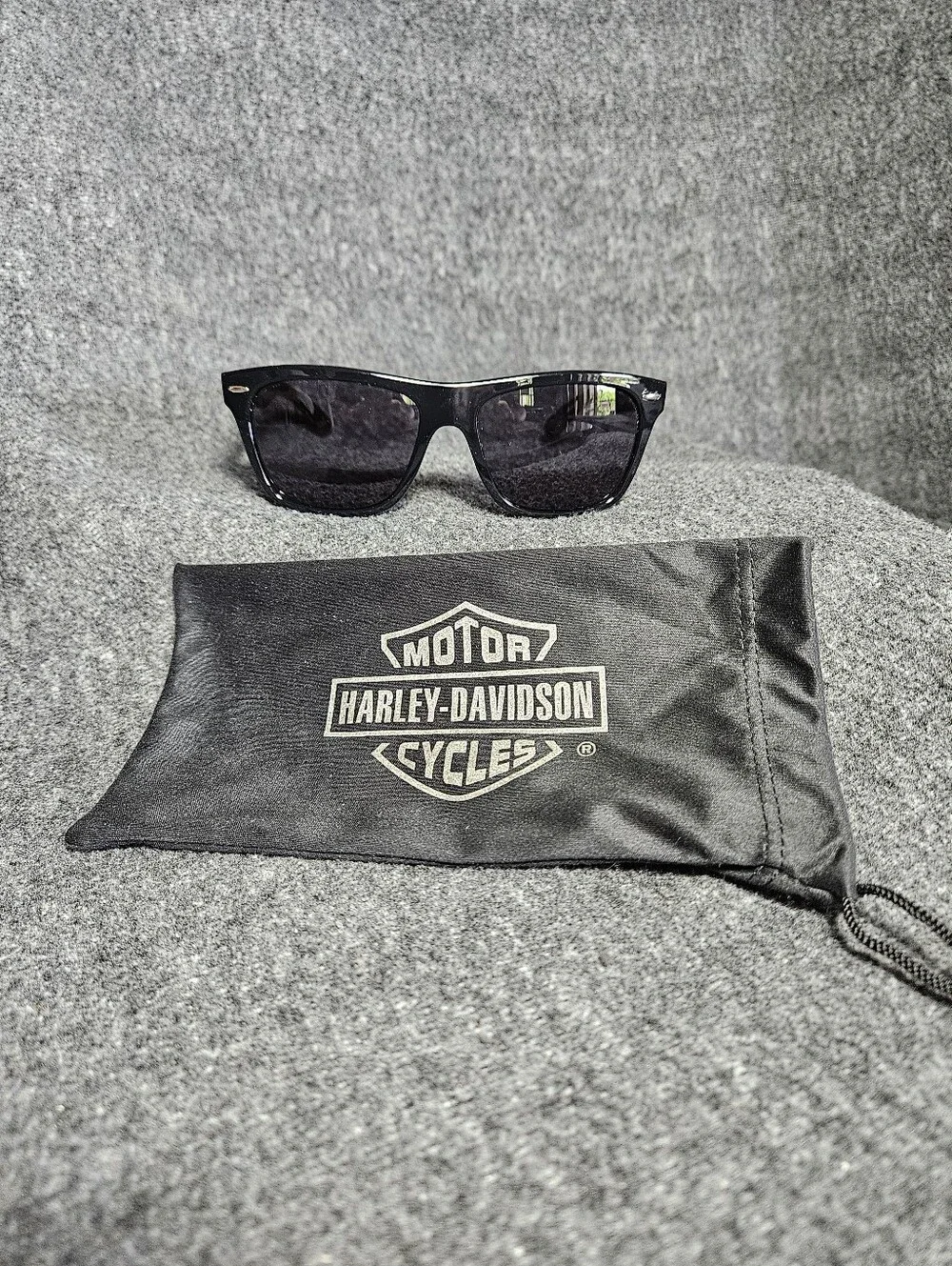 Harley-Davidson Black Sunglasses with Black Branded Pouch HD06225